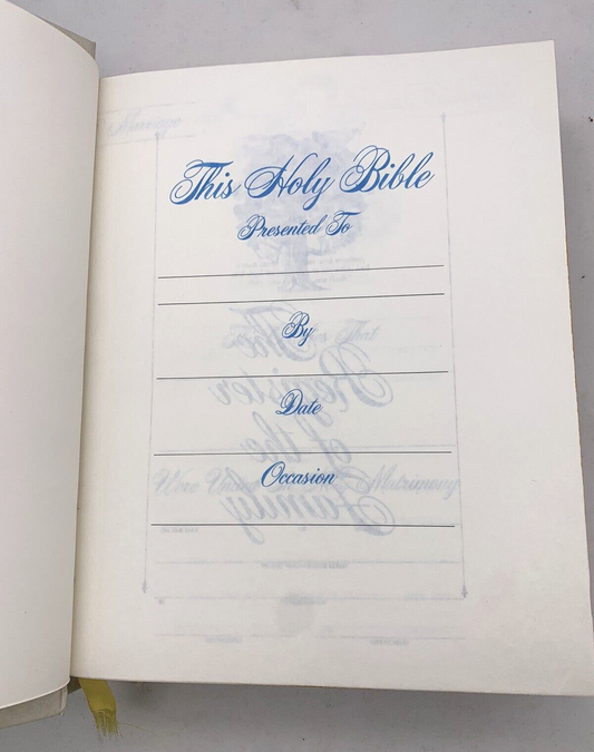 Large Vintage White & Gold Holy Bible Red Letter 1976 Keepsake Family Edition
