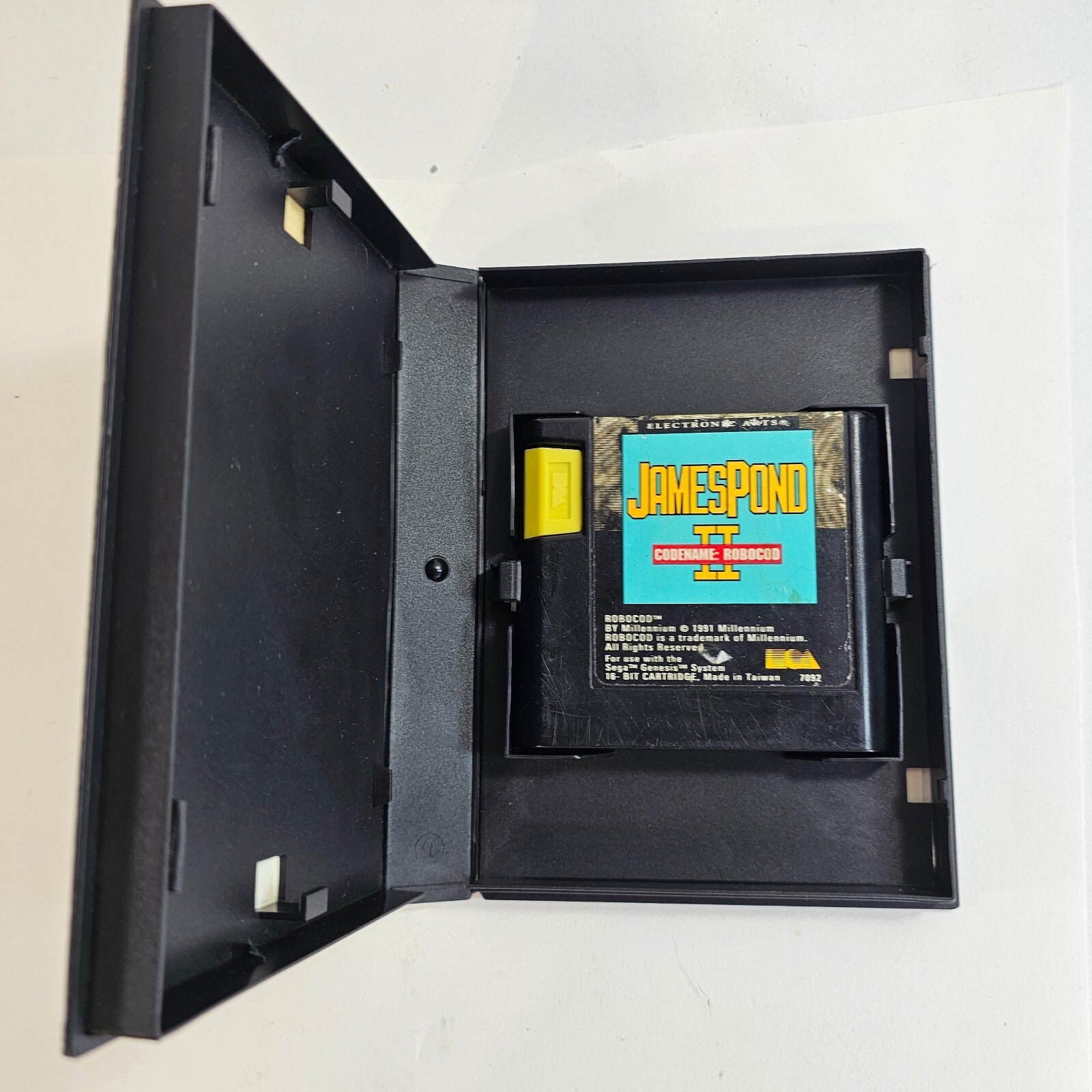 James Pond II: Codename RoboCod (Sega Genesis, 1993) Game and Case - Tested