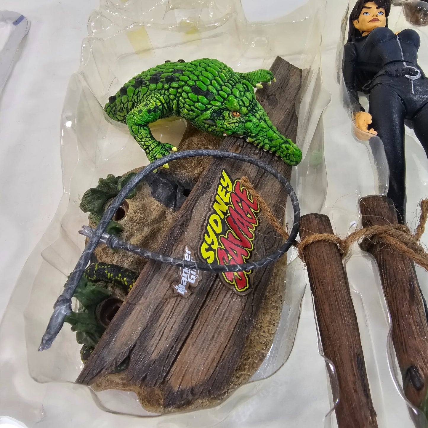 Danger Girl Action Figures Sydney Savage & Abbey Chase With Comics - READ