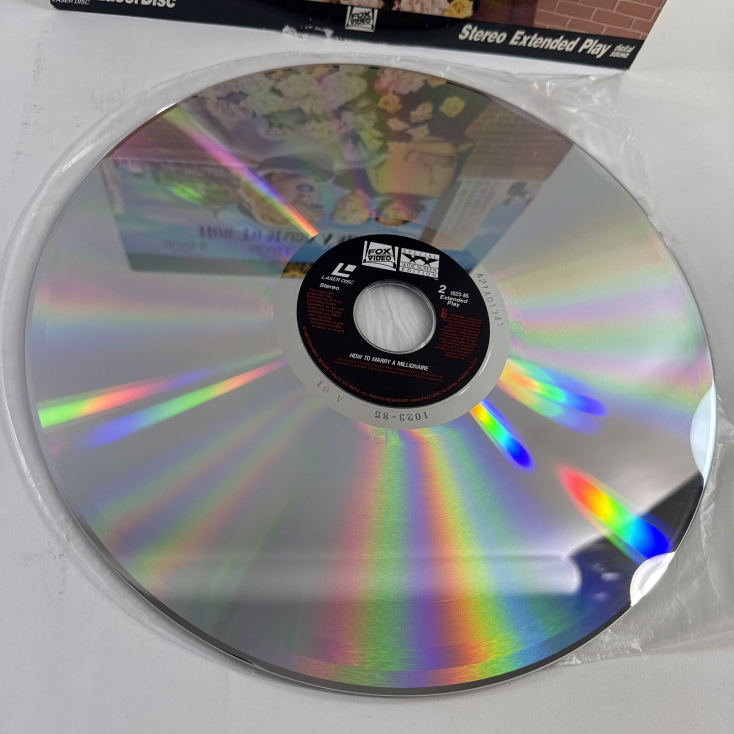 How to Marry a Millionaire (Laserdisc Bundle) Guys and Dolls, Around The World..