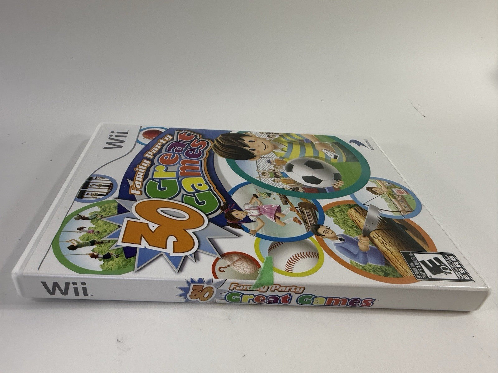 Family Party: 30 Great Games Outdoor Fun (Nintendo Wii, 2009) Game Case Manual