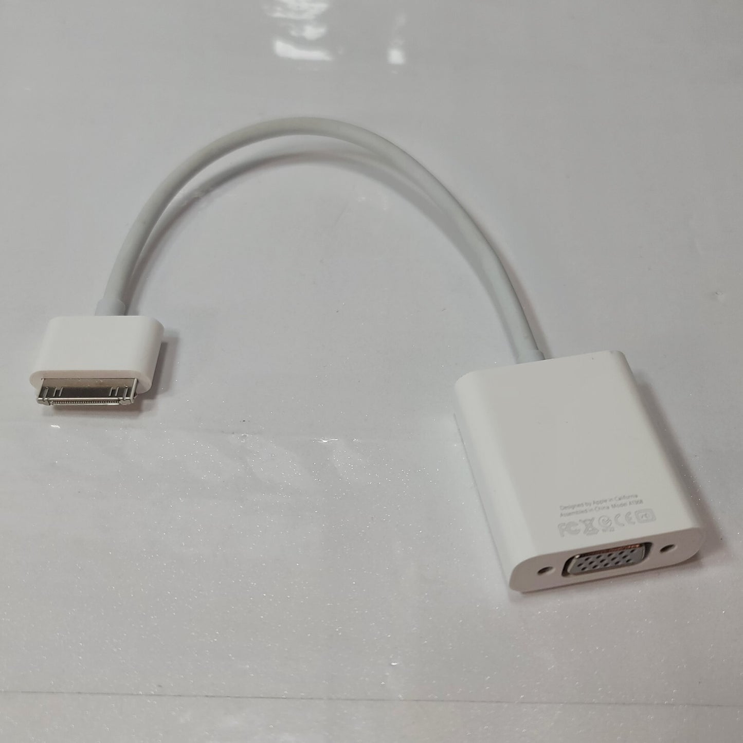 Apple VGA Adapter for iPad, iPhone and iPod Touch (30-pin to VGA) Model A1368