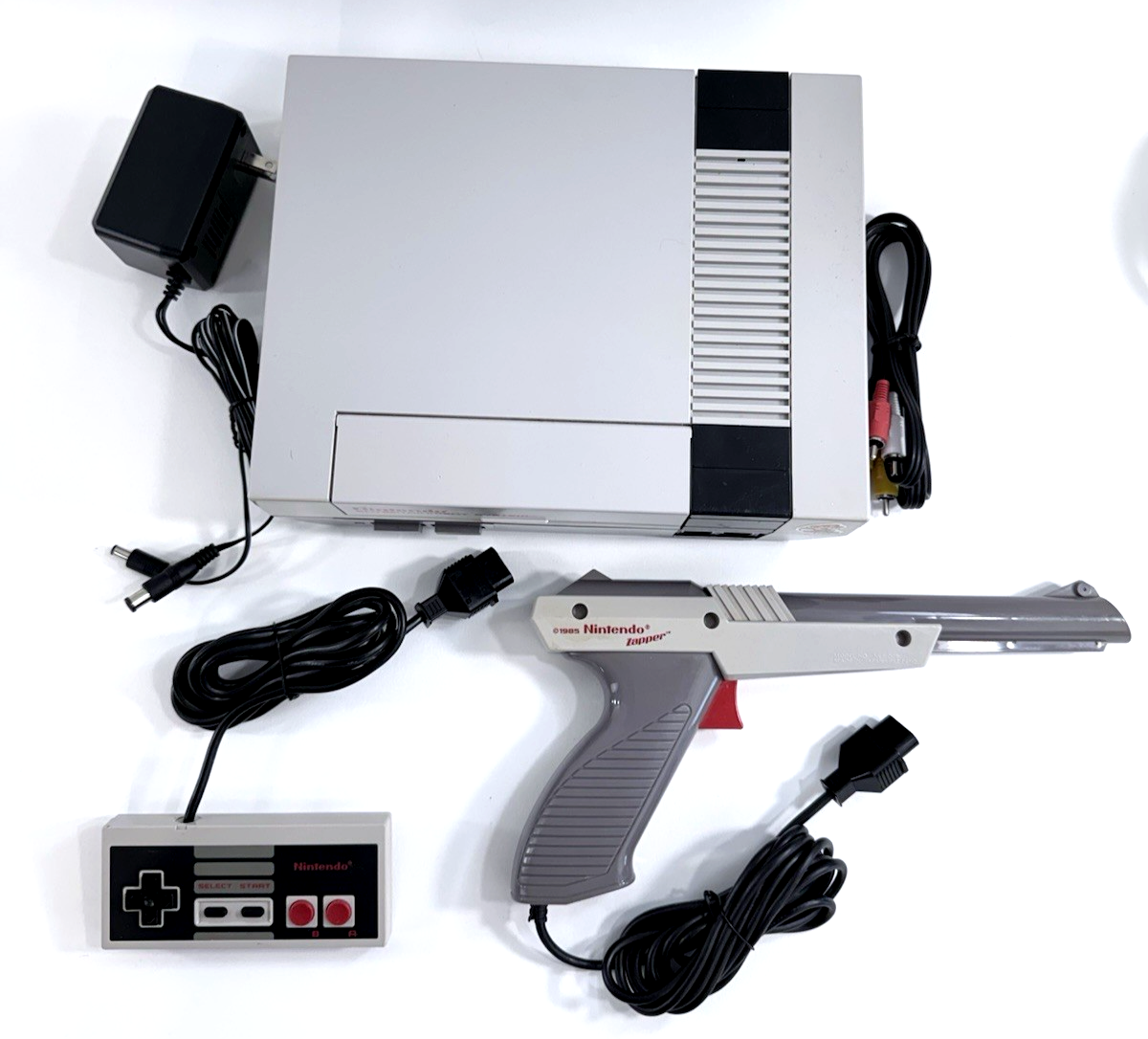 Nintendo Entertainment System Console with Zapper, Controller,  Cables - Tested