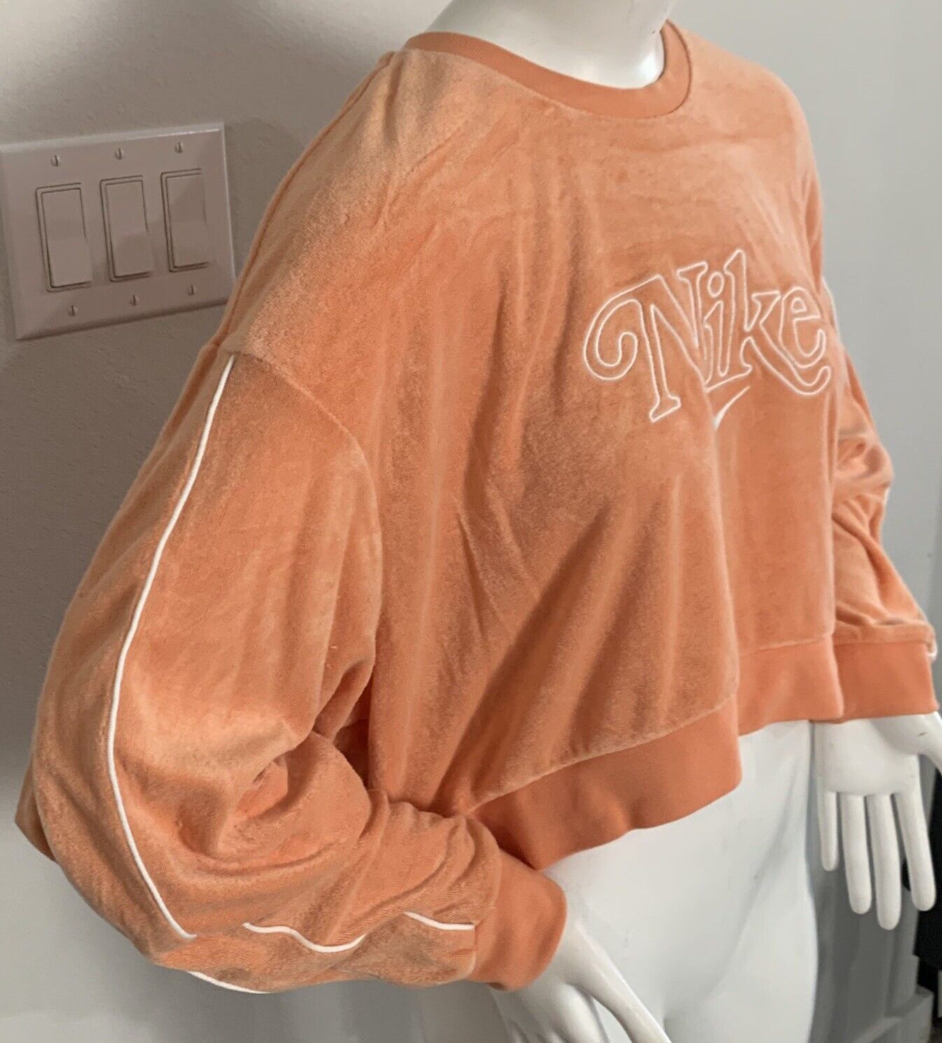 Nike Retro Femme Velour Terry Women's Medium Orange Long-Sleeved Crop Sweatshirt