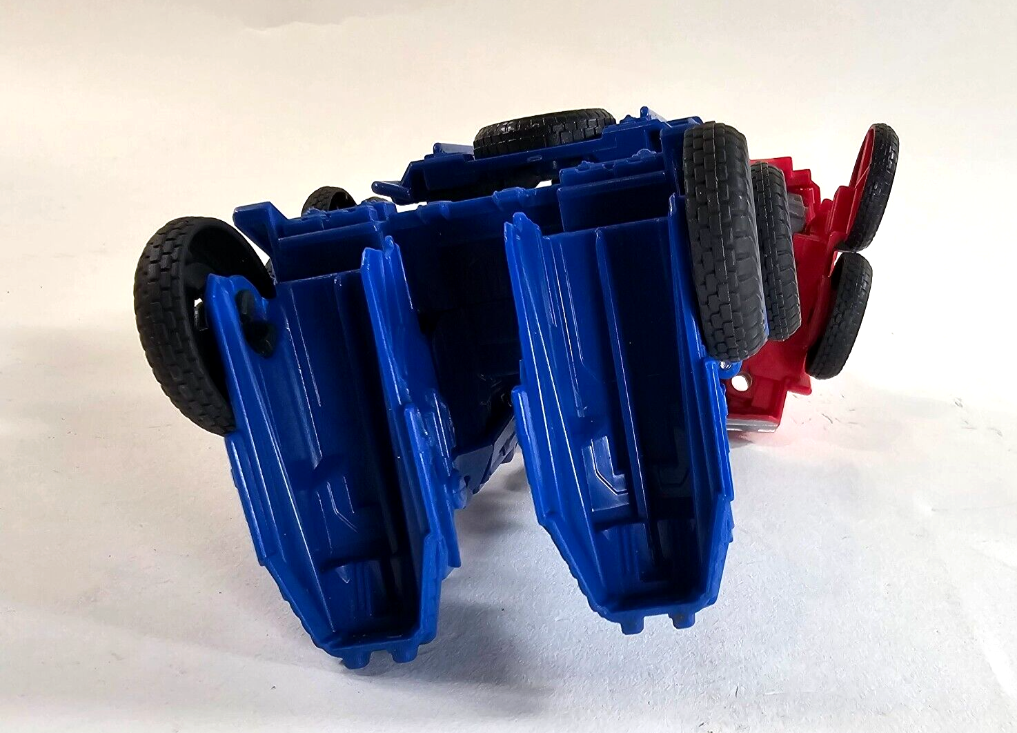 Transformers 2022 Cyberverse Adventures 9" Optimus Prime Smash Changer Figure