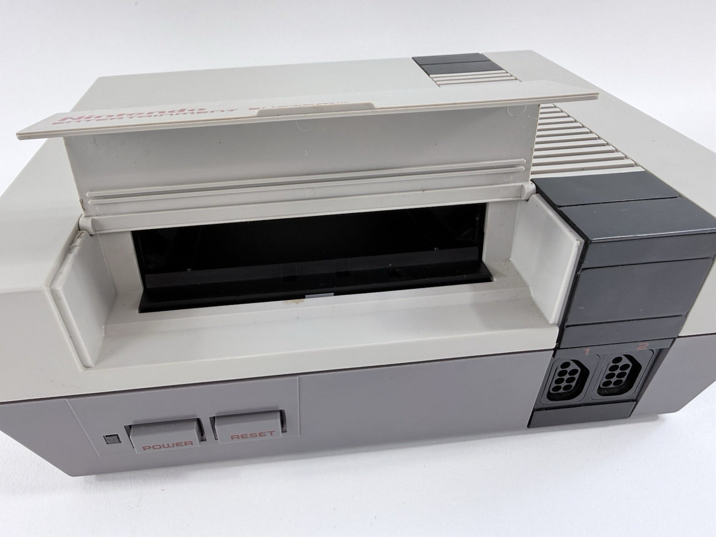 Nintendo NES Console + Controller, Zapper, AV cable, Power Supply - Tested