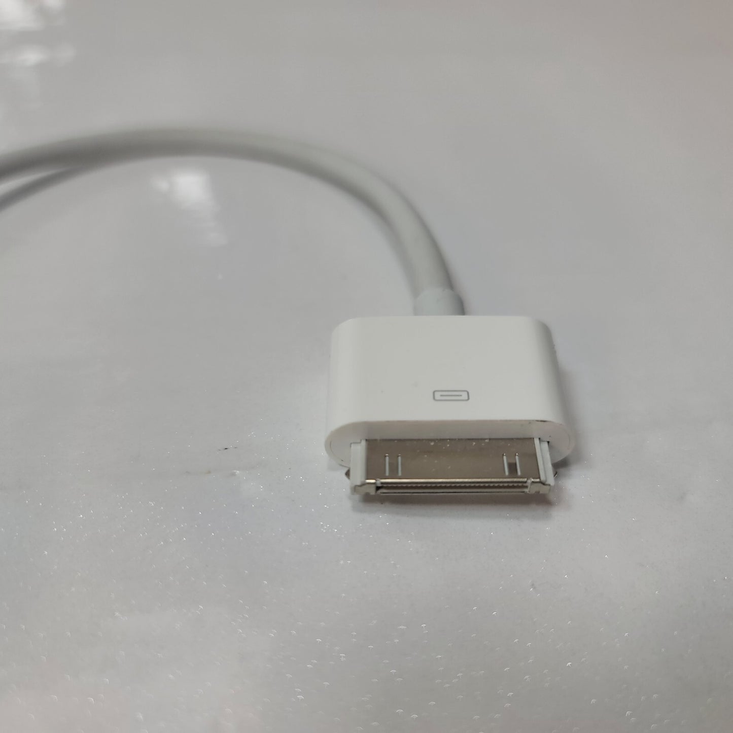 Apple VGA Adapter for iPad, iPhone and iPod Touch (30-pin to VGA) Model A1368