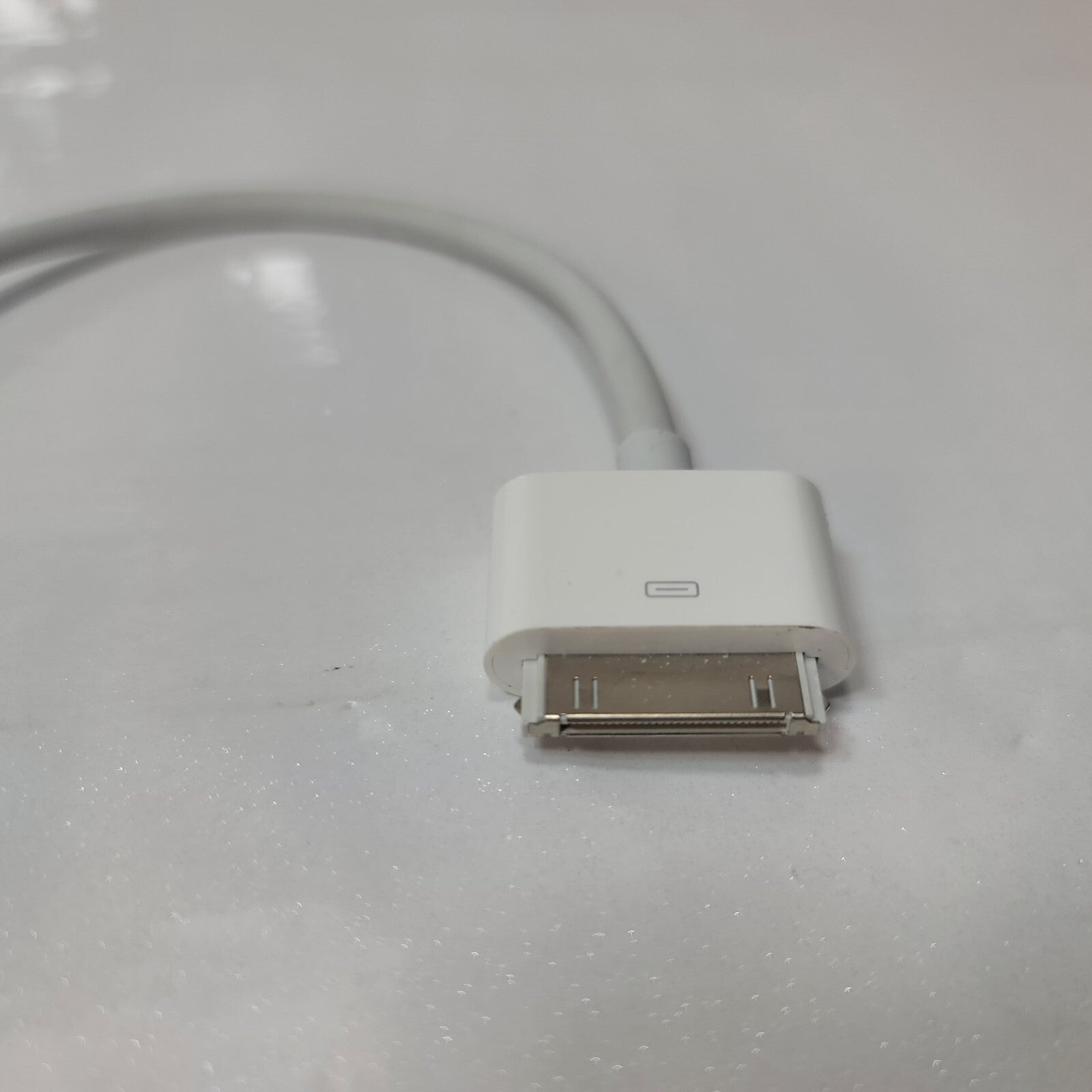 Apple VGA Adapter for iPad, iPhone and iPod Touch (30-pin to VGA) Model A1368