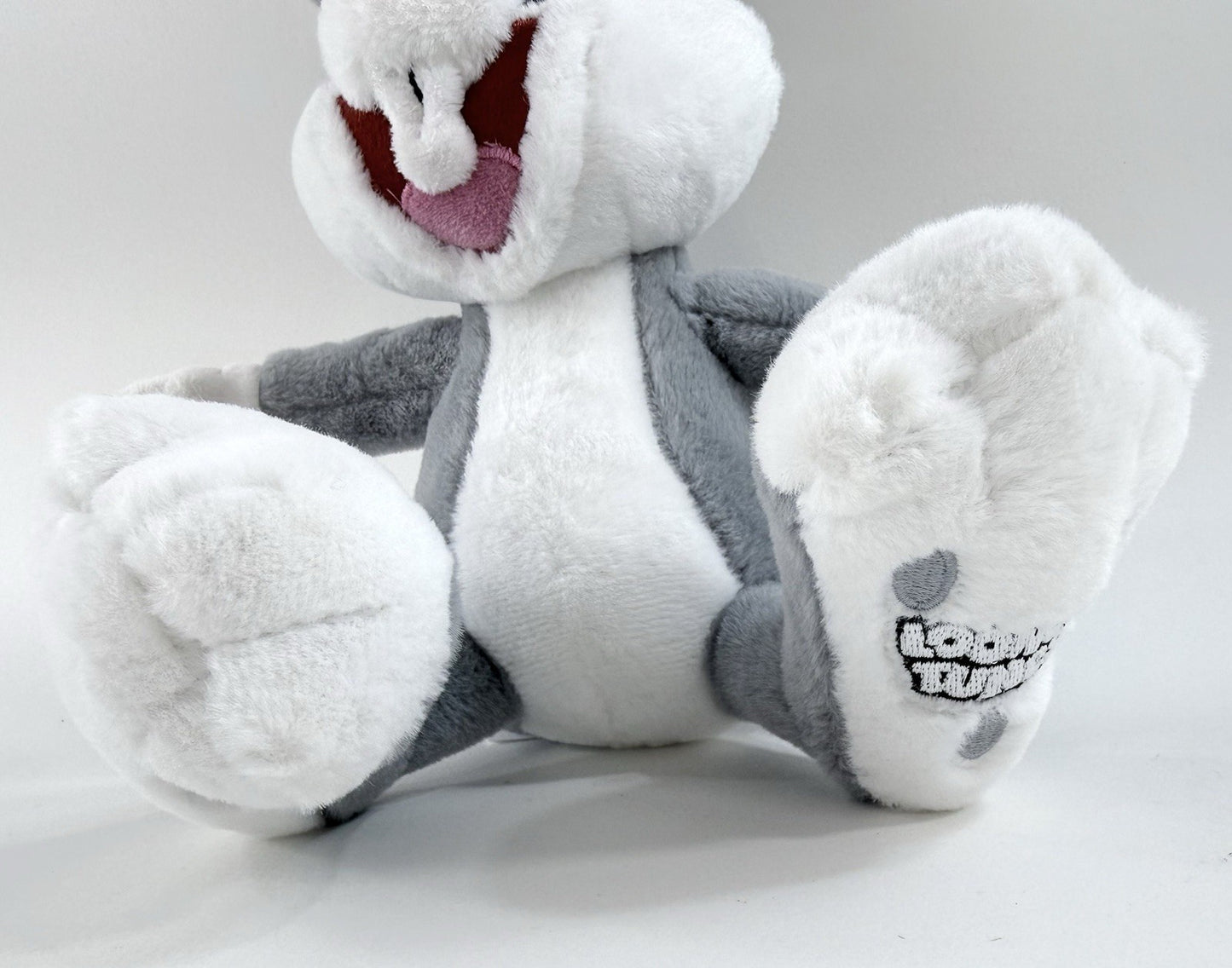 Jazwares Looney Tunes 8" Bugs Bunny Seated Soft Plush
