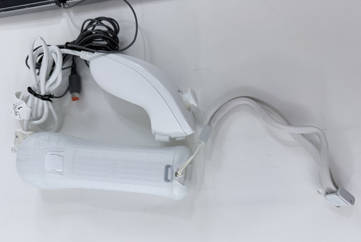 Nintendo Wii RVL-001 GameCube Compatible Console and Accessories - Tested