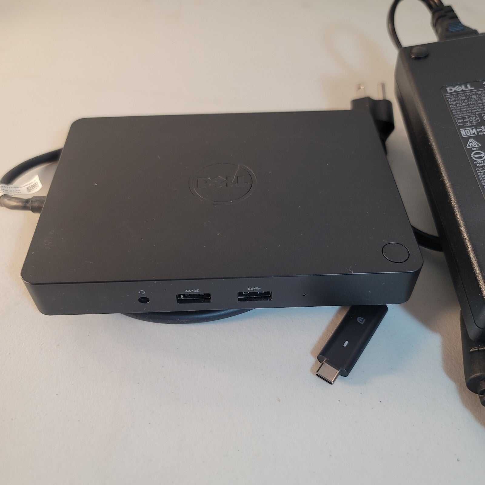 Genuine Dell WD15 4K USB-C Docking Station K17A K17A001 5FDDV with Charger