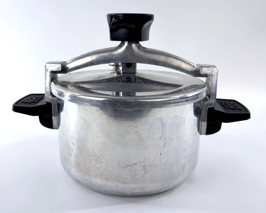 Wear-Ever Chicken Bucket 4 Qt, 3.8L Stove-Top Pressure Cooker Fryer Model 90024