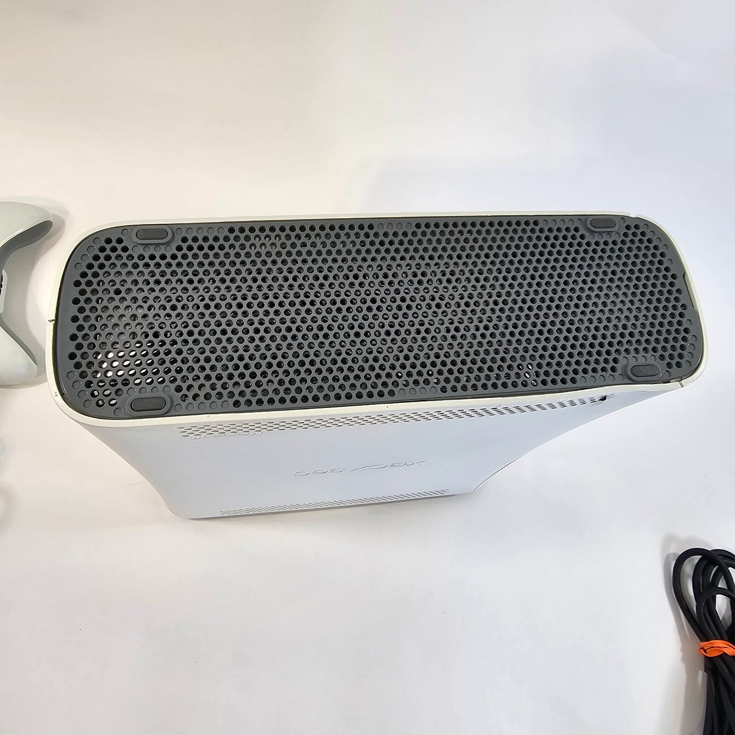 Microsoft White Xbox 360 120 GB Console with Cords, Kinect and Games - Tested