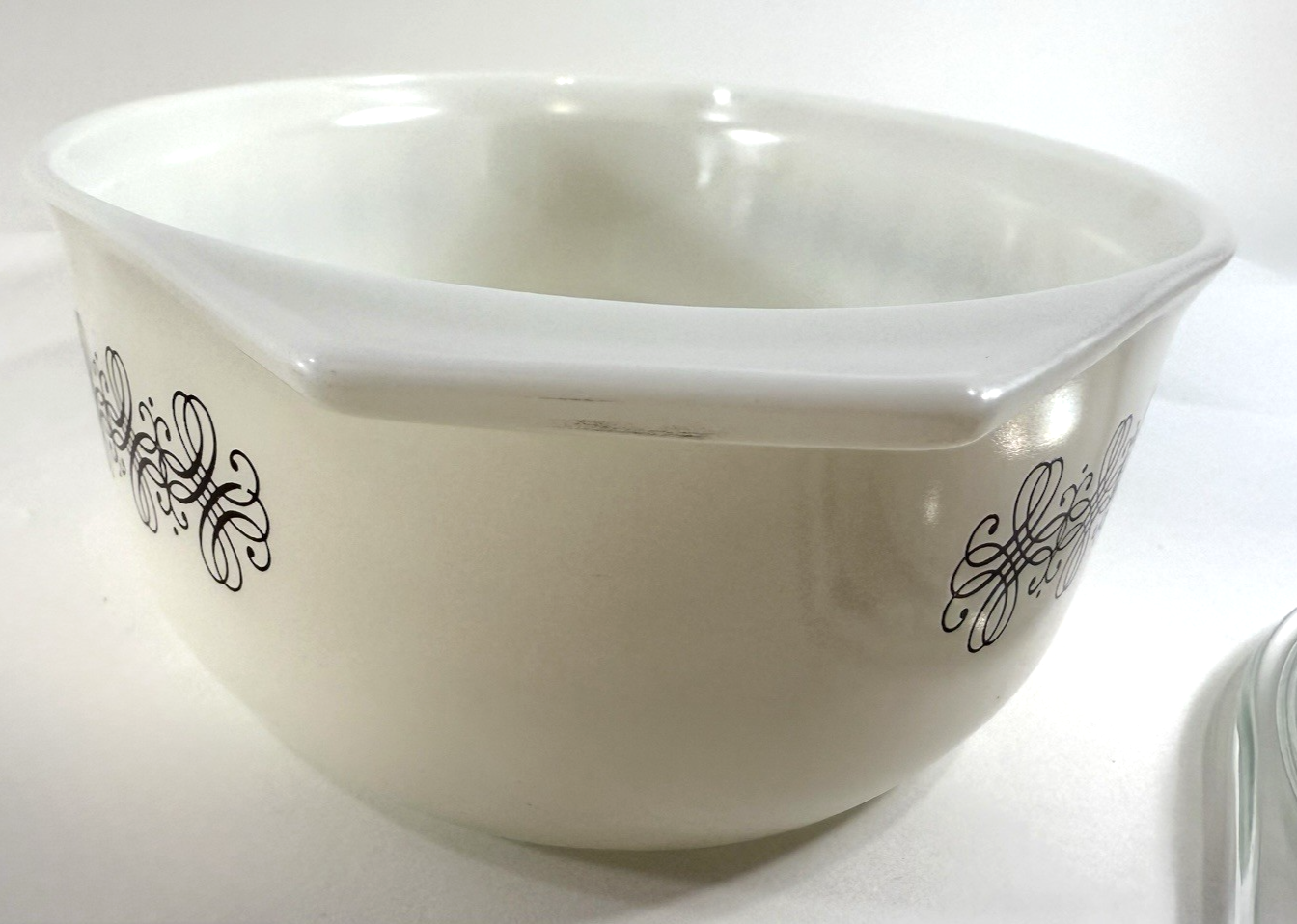 Vintage 1965 Pyrex Empire Scroll 045 Casserole Dish with Lid (2-1/2 Qt)