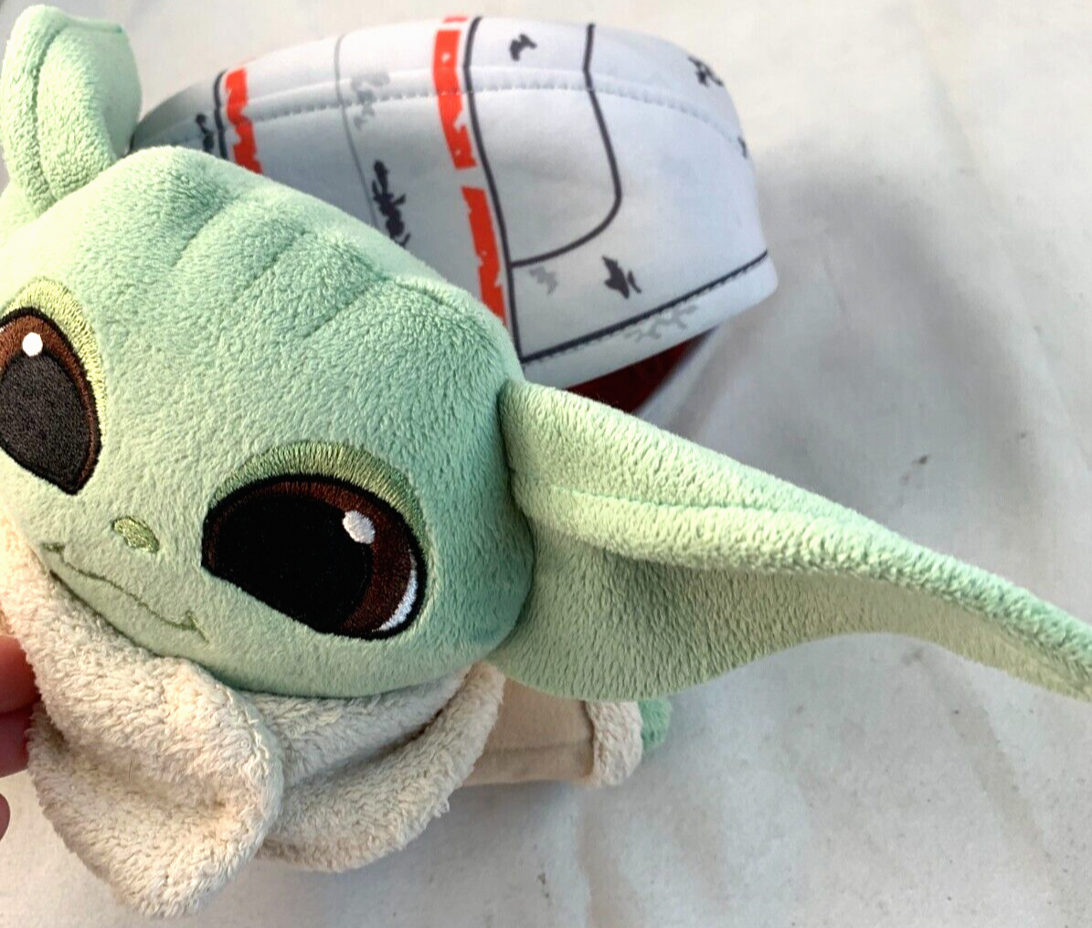 Star Wars Mandalorian The Child 2021 Bounty Collection Hideaway Puppet Plush Toy