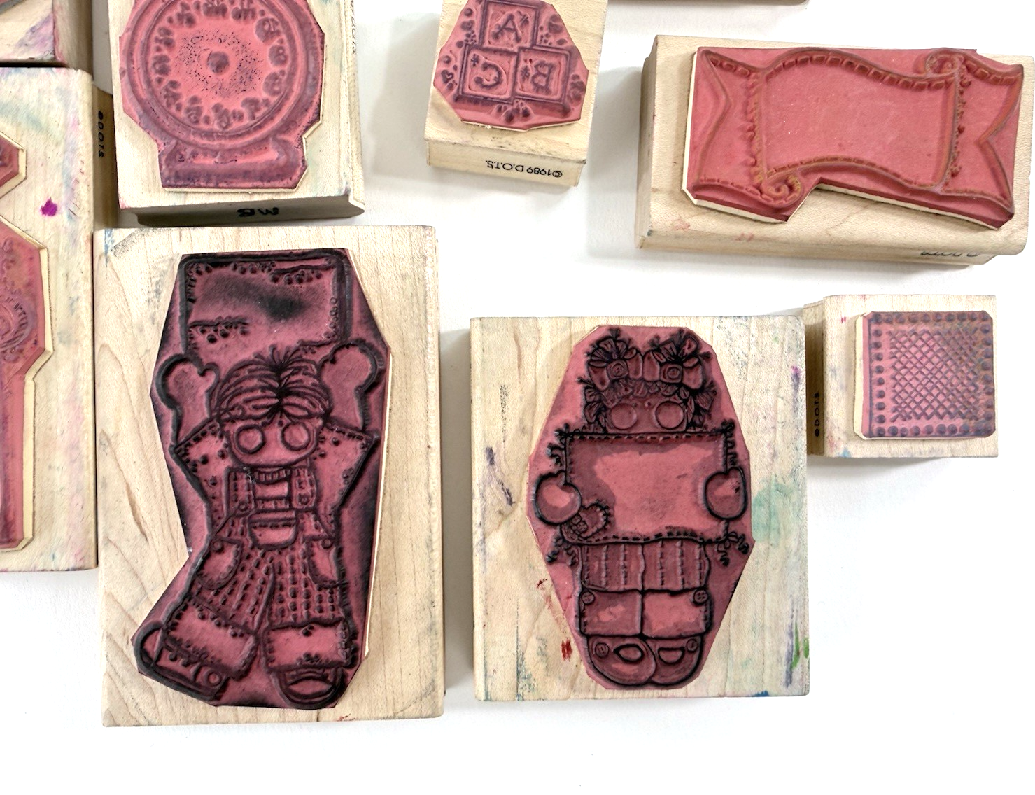 16 Pcs D.O.T.S. Wood Mounted Rubber Stamps Mixed Designs Dolls Frames Borders