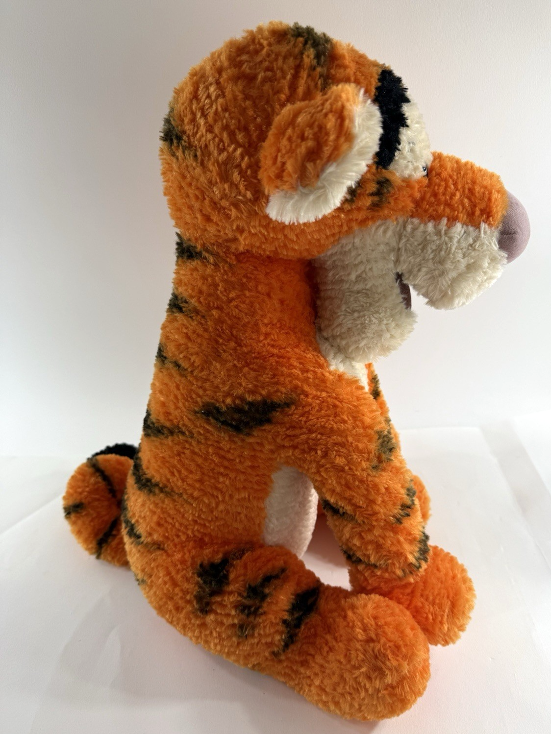 Disney Parks 2013 Winnie the Pooh 18" Tigger Plush