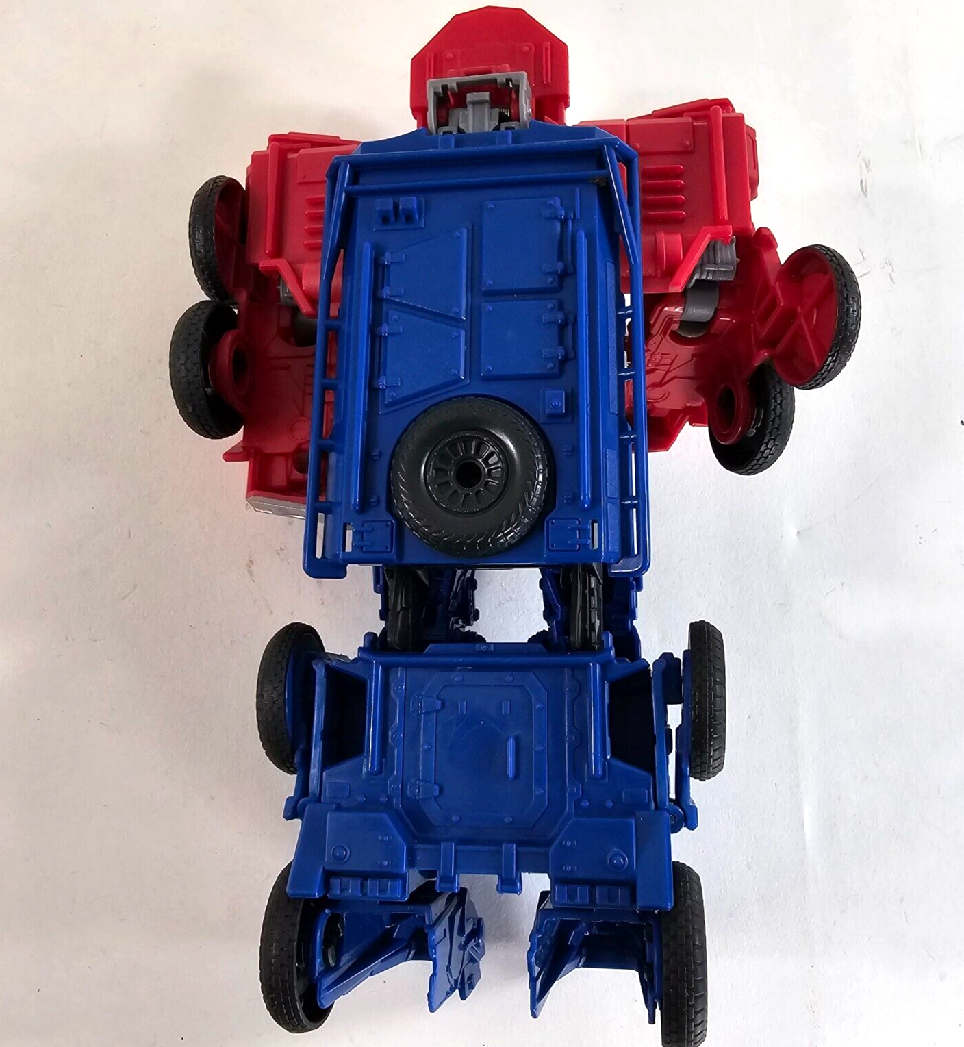 Transformers 2022 Cyberverse Adventures 9" Optimus Prime Smash Changer Figure