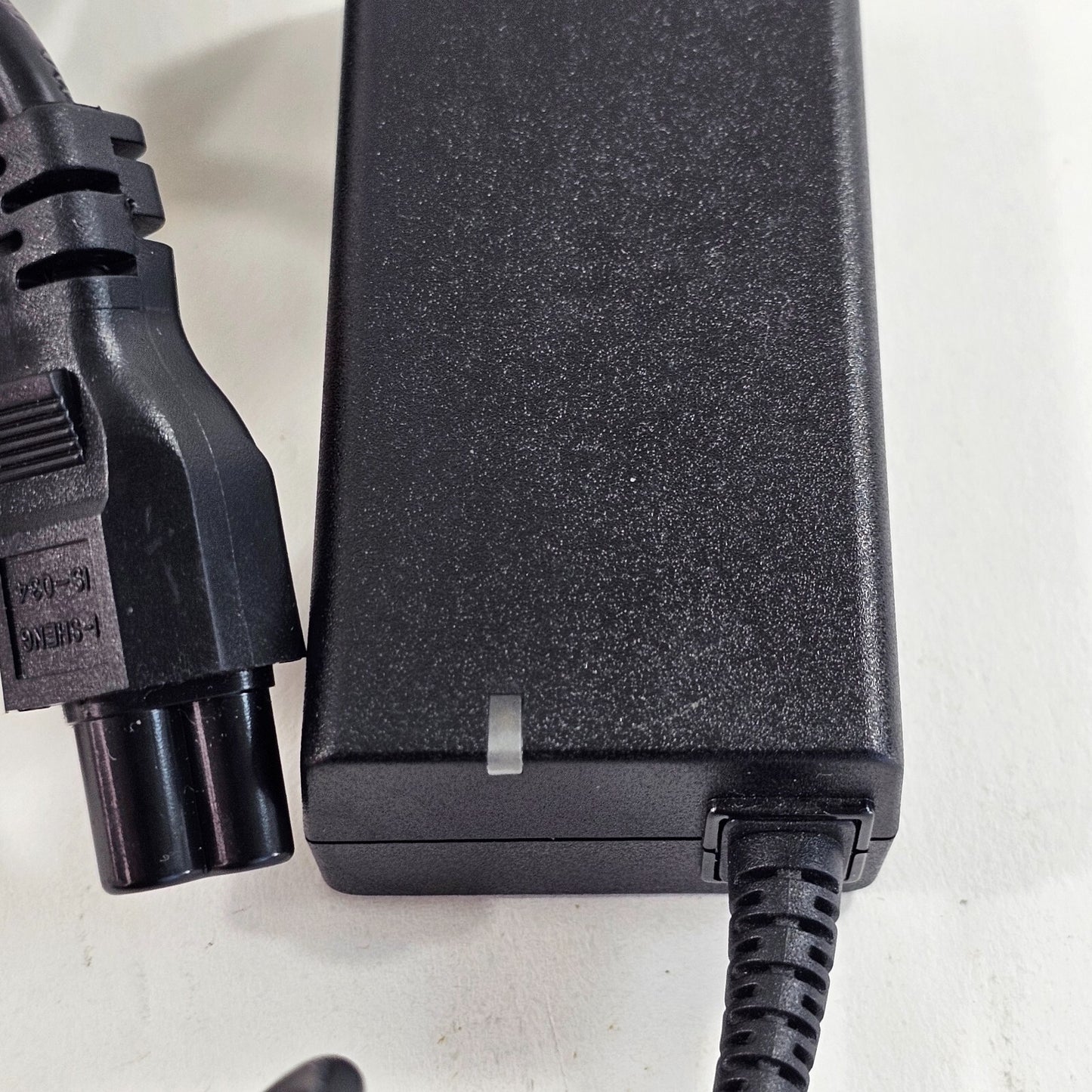 Delta Electronics ADP-65WH AC/DC Adapter 19V 3.42A - Tested and Working