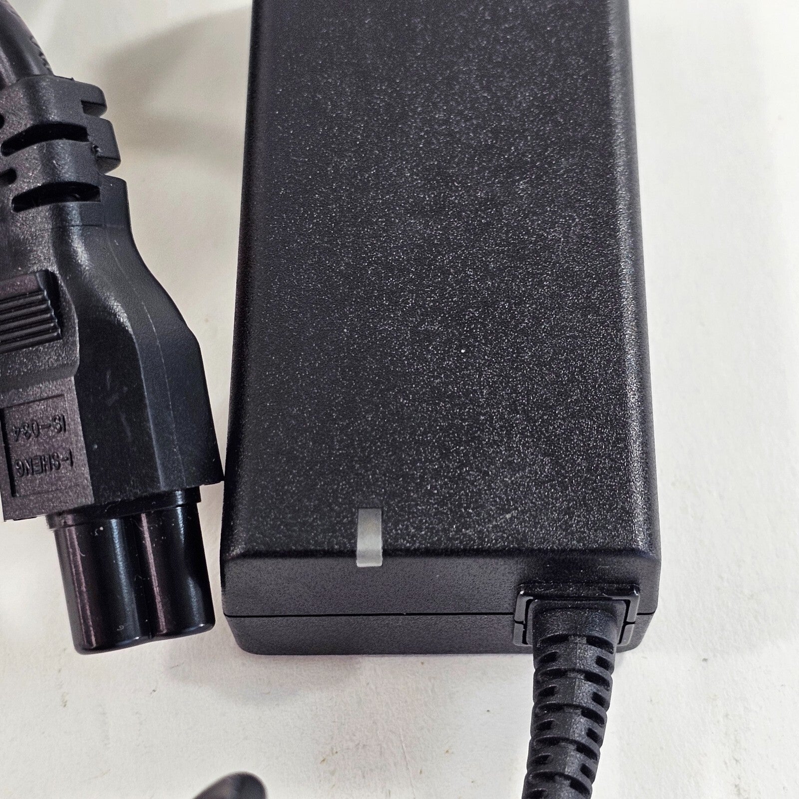 Delta Electronics ADP-65WH AC/DC Adapter 19V 3.42A - Tested and Working