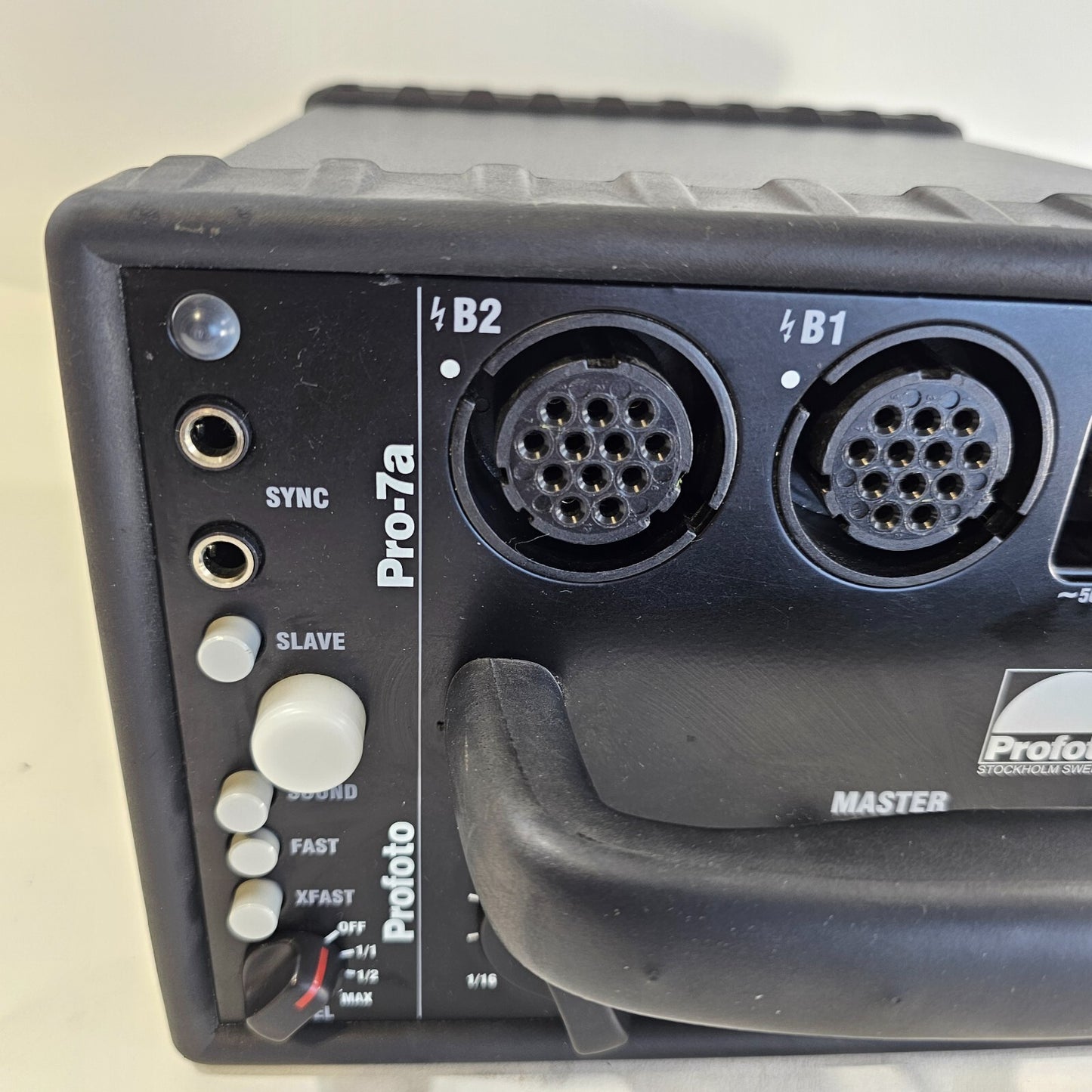 Profoto Pro-7a 2400 ~ 2400 Watt Power Pack Generator Powers On SEE NOTES PARTS