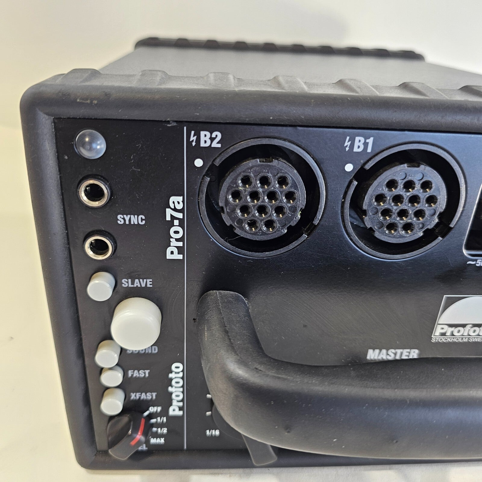 Profoto Pro-7a 2400 ~ 2400 Watt Power Pack Generator Powers On SEE NOTES PARTS