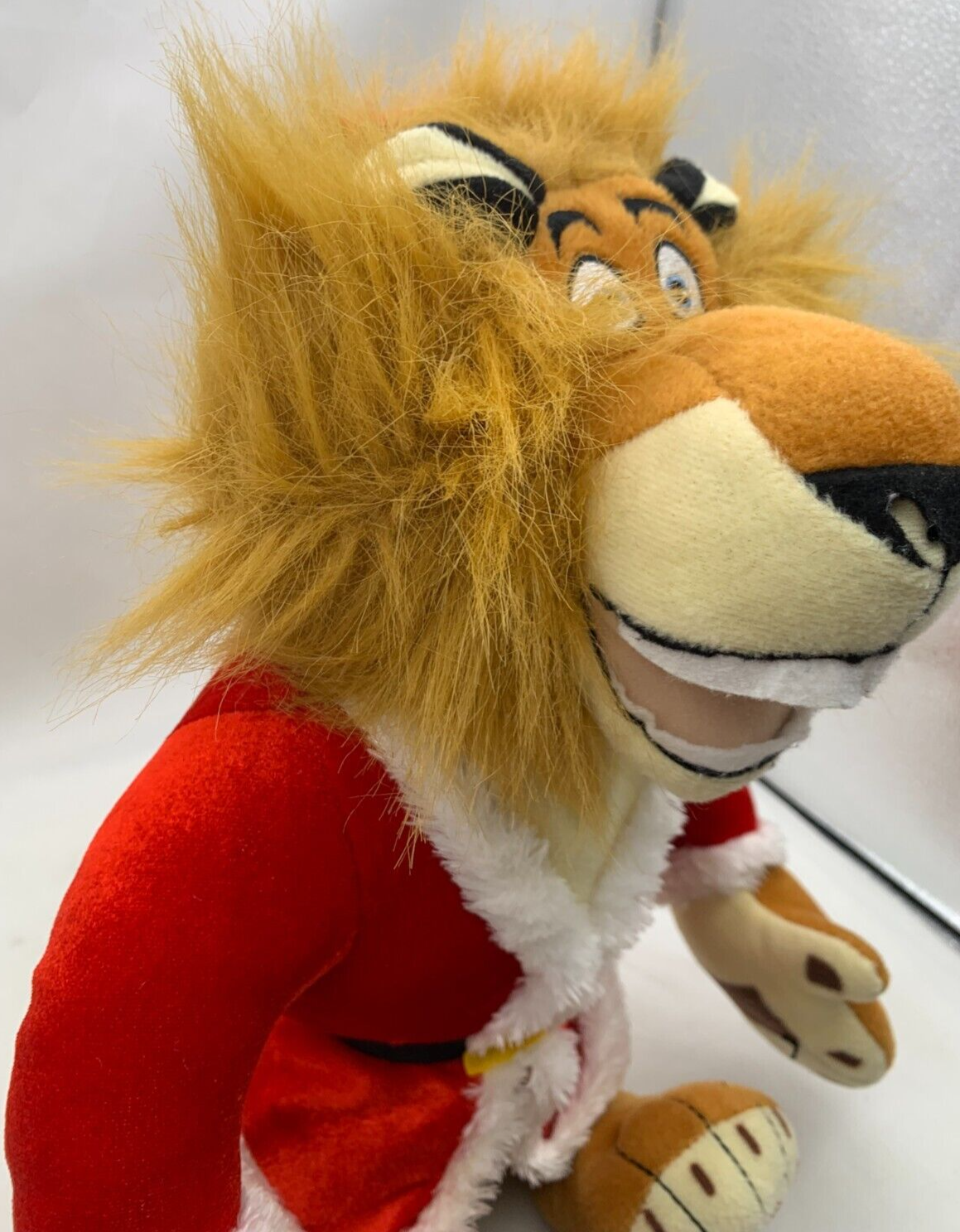Gemmy 2009 Dreamworks Merry Madagascar 16" Alex the Lion Holiday Plush