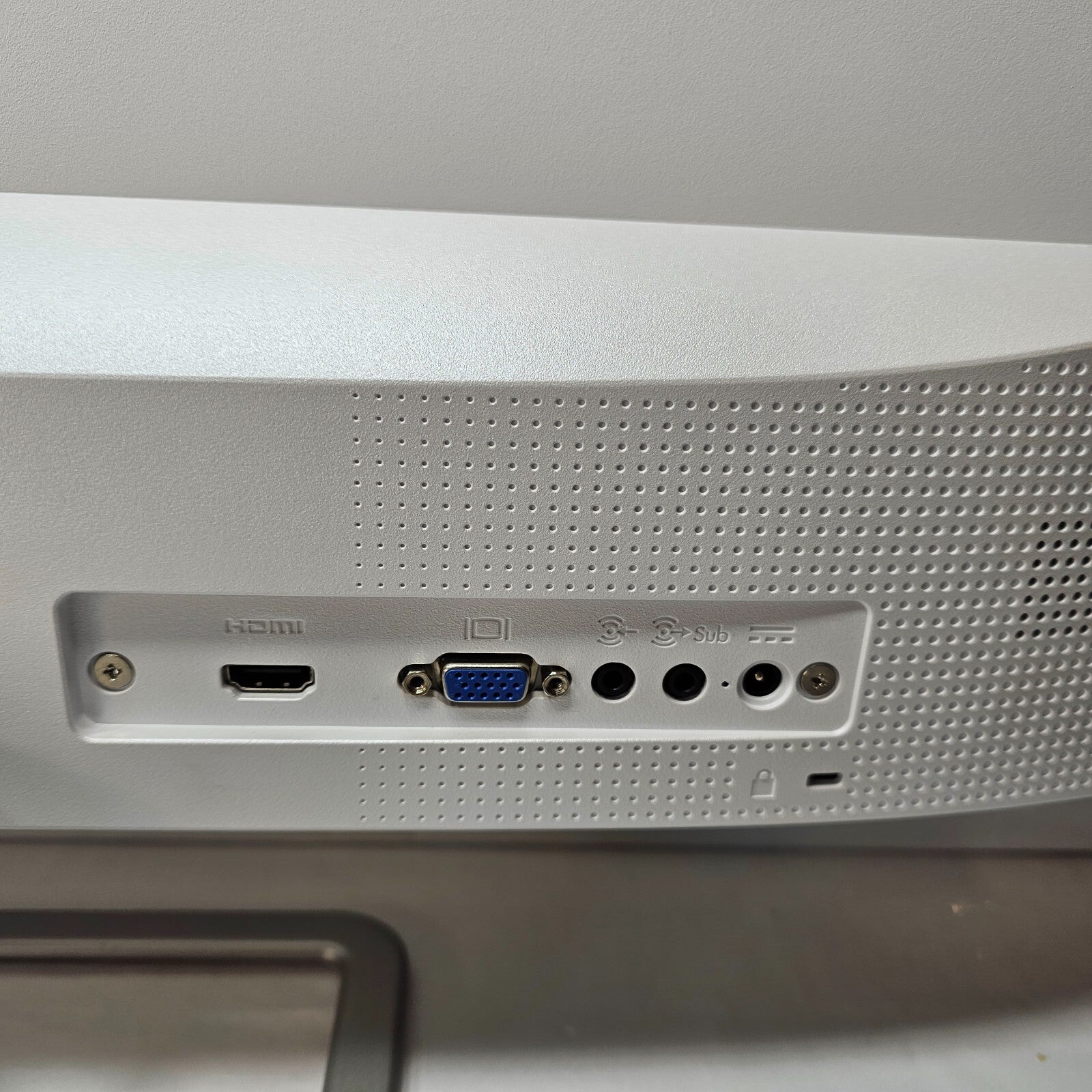 HP 24ea 23.8-inch Display Monitor - Tested and working