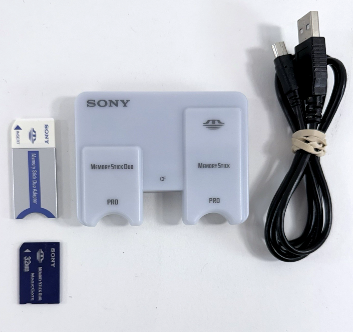 Sony Multi Slot USB Reader/Writer MSAC-USM1 with Memory Card + Adapter - Tested
