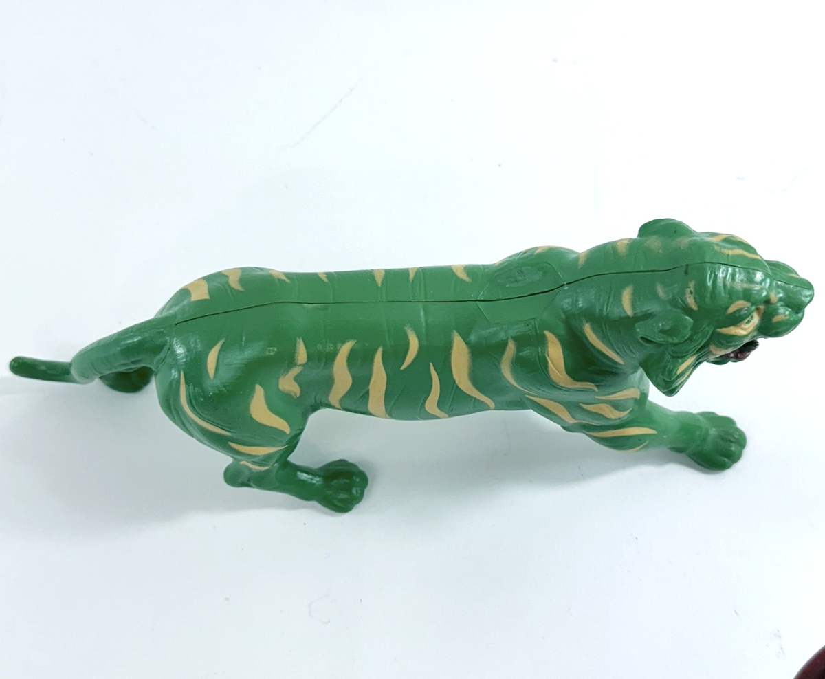 Mattel 1980s He-Man Masters of the Universe 12” Cringer Battle Cat With Armor