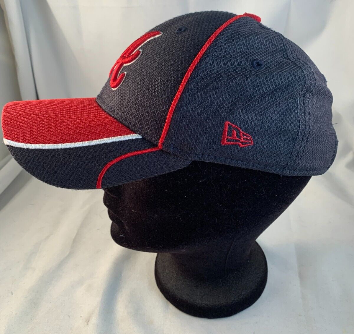 New Era 2014 Atlanta Braves Youth Size 9Forty Red/Navy Blue Mesh Adjustable Hat