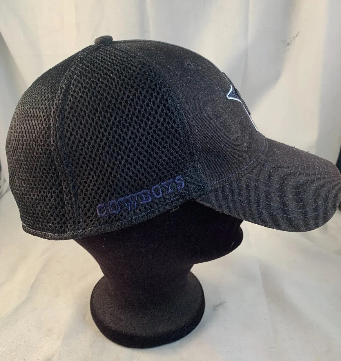 NFL Dallas Cowboys Medium-Large FlexFit New Era Embroidered Fitted Cap