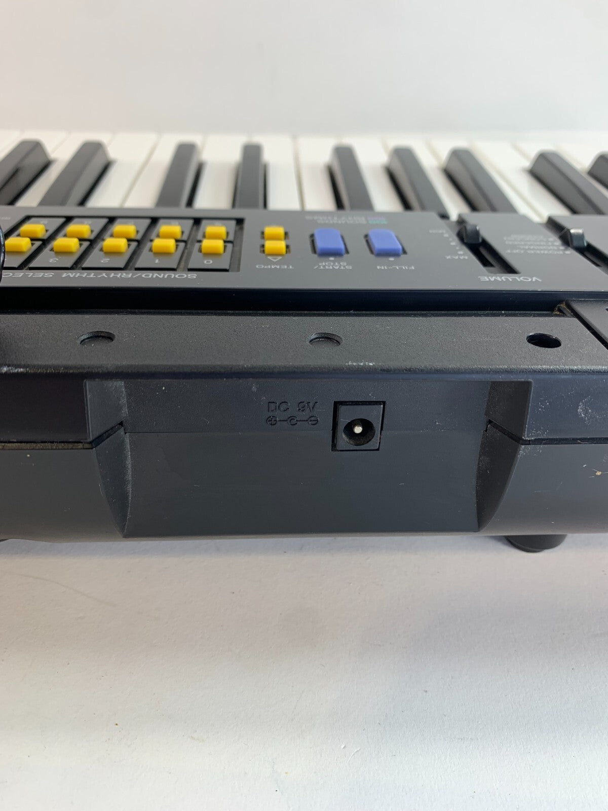 Radio Shack Concertmate 680 49 Key Electronic Keyboard with AC Adapter - Tested