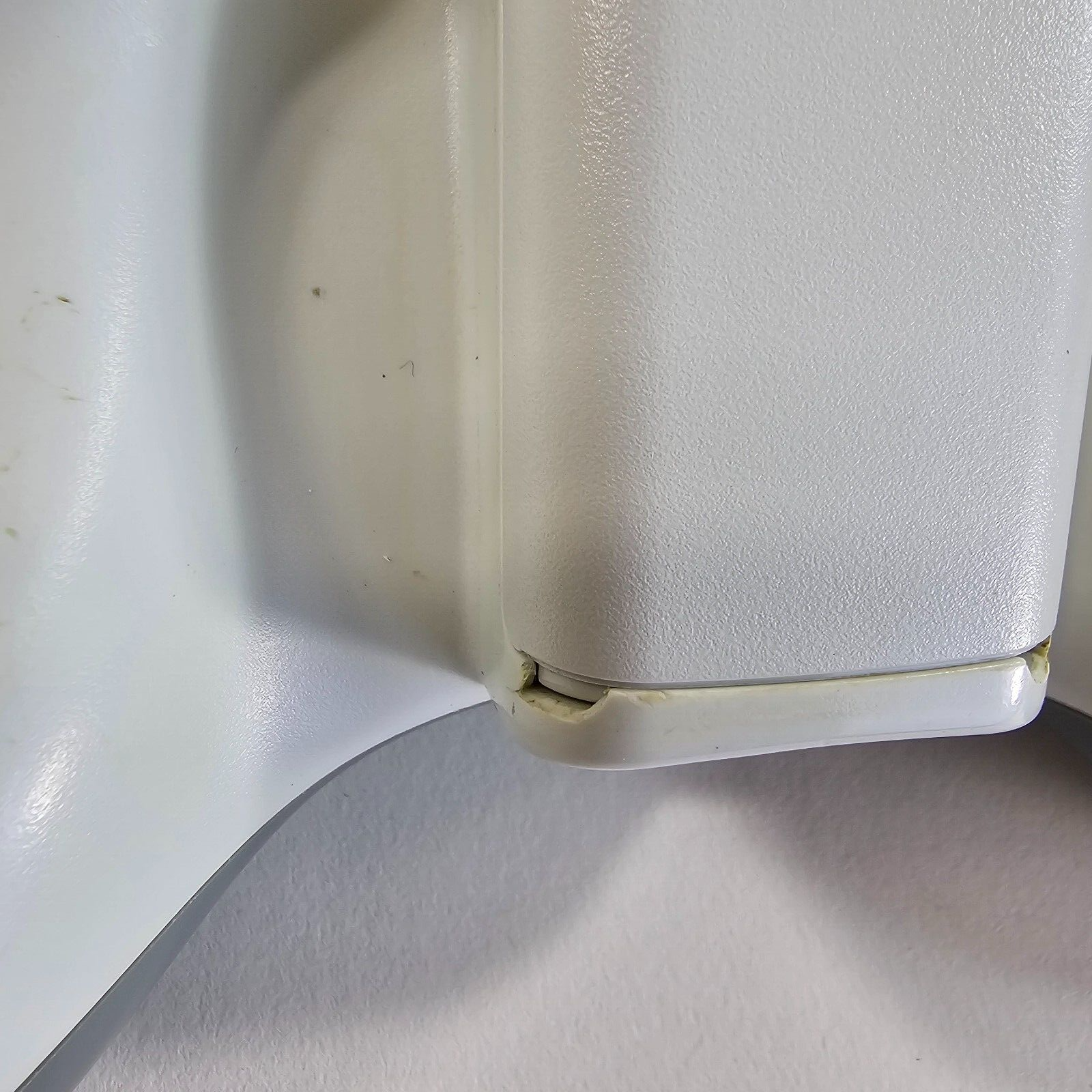 Microsoft White Xbox 360 120 GB Console with Cords, Kinect and Games - Tested