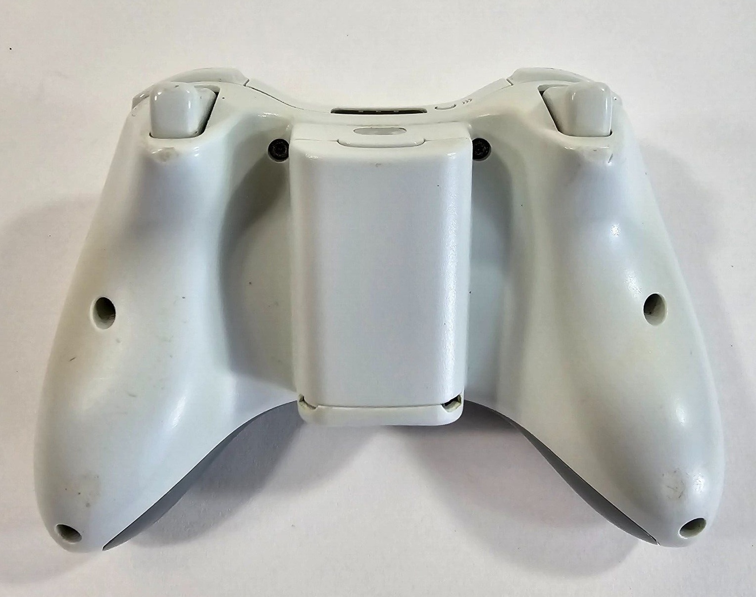 Microsoft White Xbox 360 120 GB Console with Cords, Kinect and Games - Tested