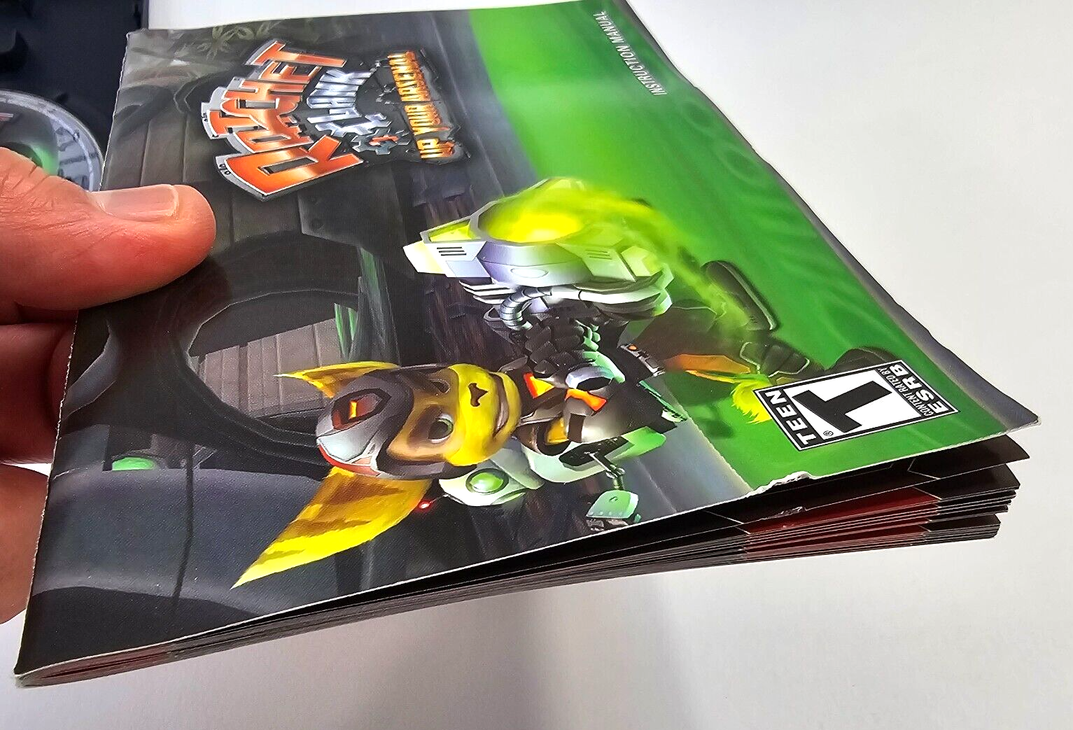 Ratchet & Clank: Up your Arsenal (PlayStation 2, 2004) Game Case Manual Insert