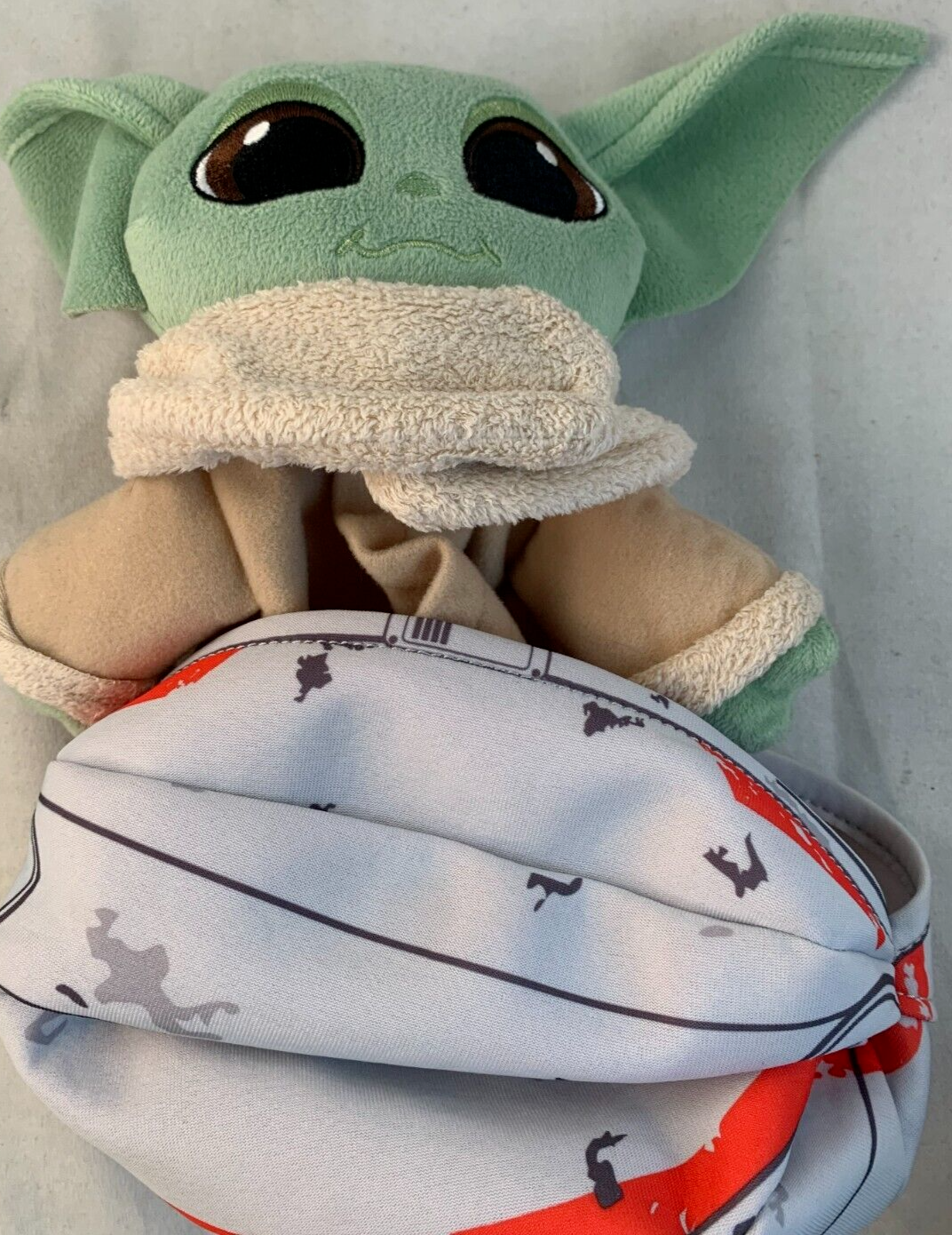 Star Wars Mandalorian The Child 2021 Bounty Collection Hideaway Puppet Plush Toy