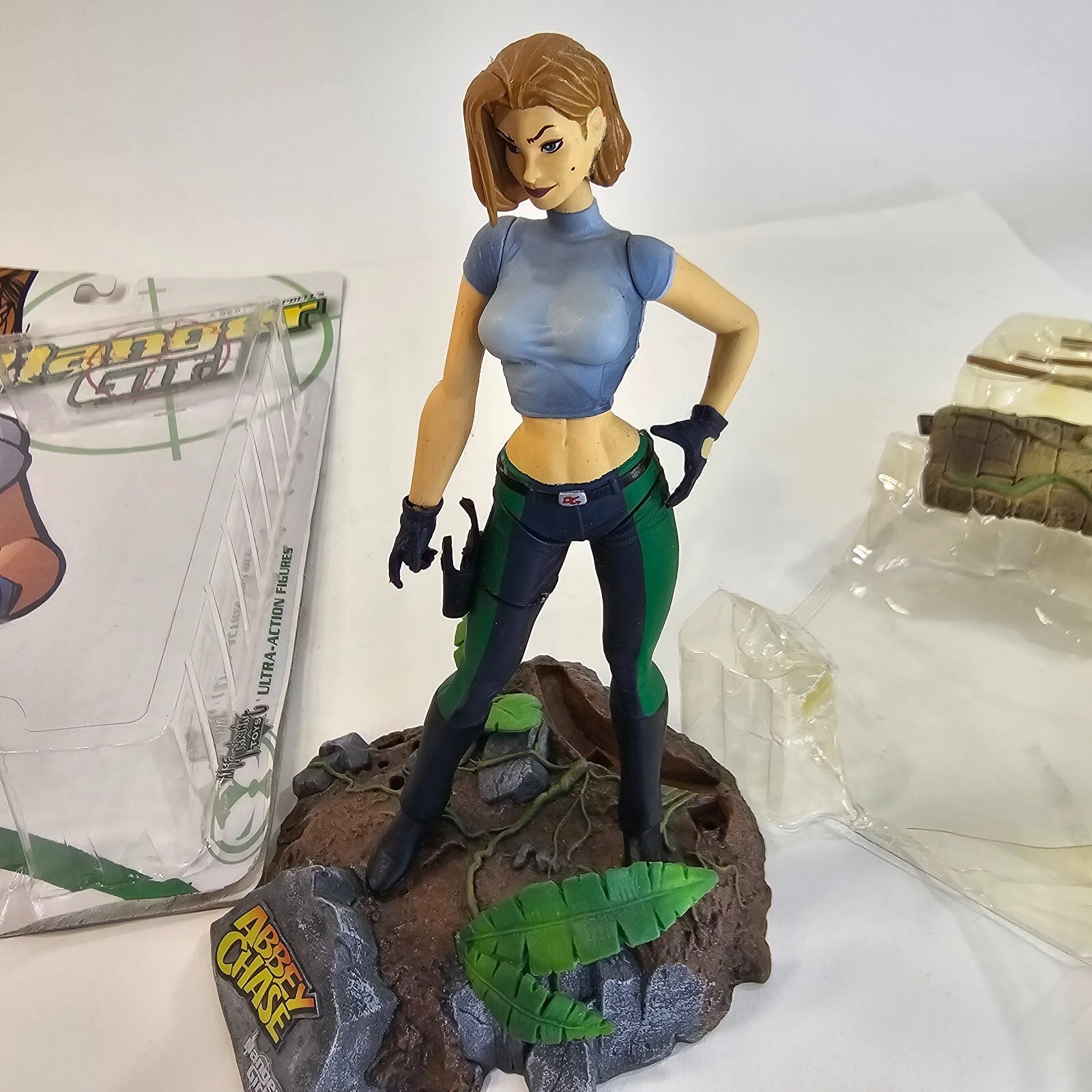 Danger Girl Action Figures Sydney Savage & Abbey Chase With Comics - READ