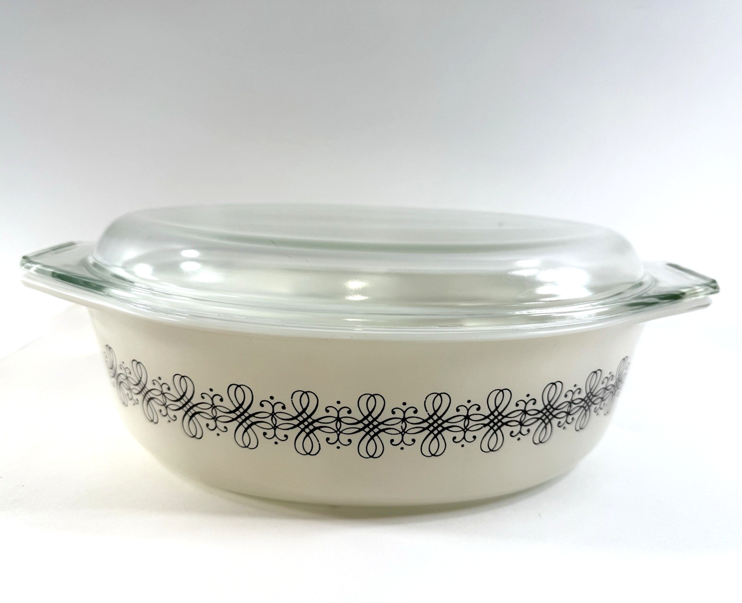 Vintage 1965 Pyrex Empire Scroll 045 Casserole Dish with Lid (2-1/2 Qt)