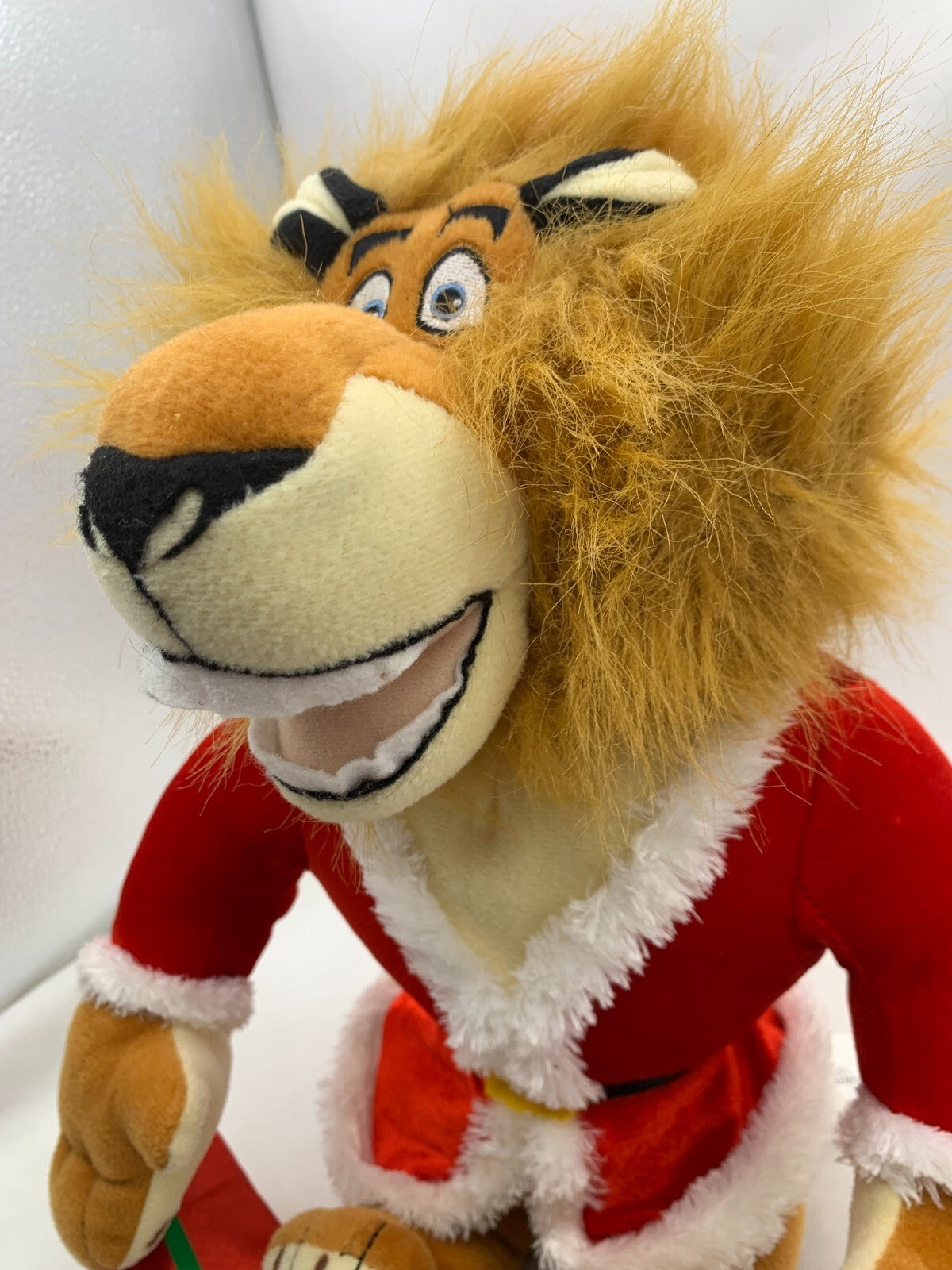 Gemmy 2009 Dreamworks Merry Madagascar 16" Alex the Lion Holiday Plush