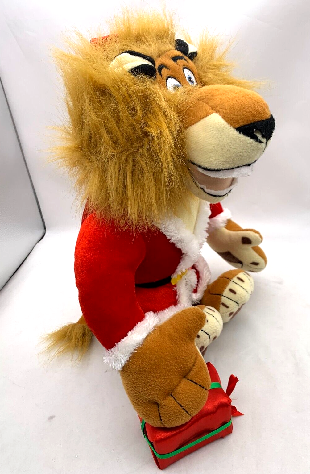 Gemmy 2009 Dreamworks Merry Madagascar 16" Alex the Lion Holiday Plush