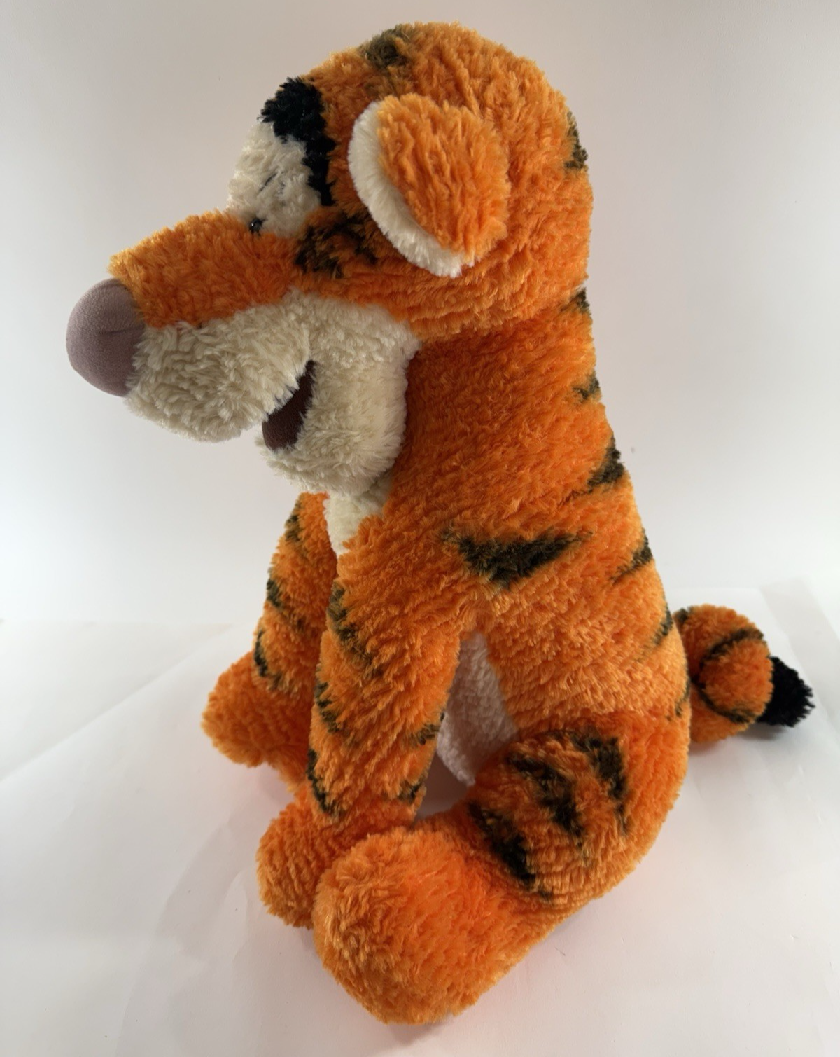 Disney Parks 2013 Winnie the Pooh 18" Tigger Plush