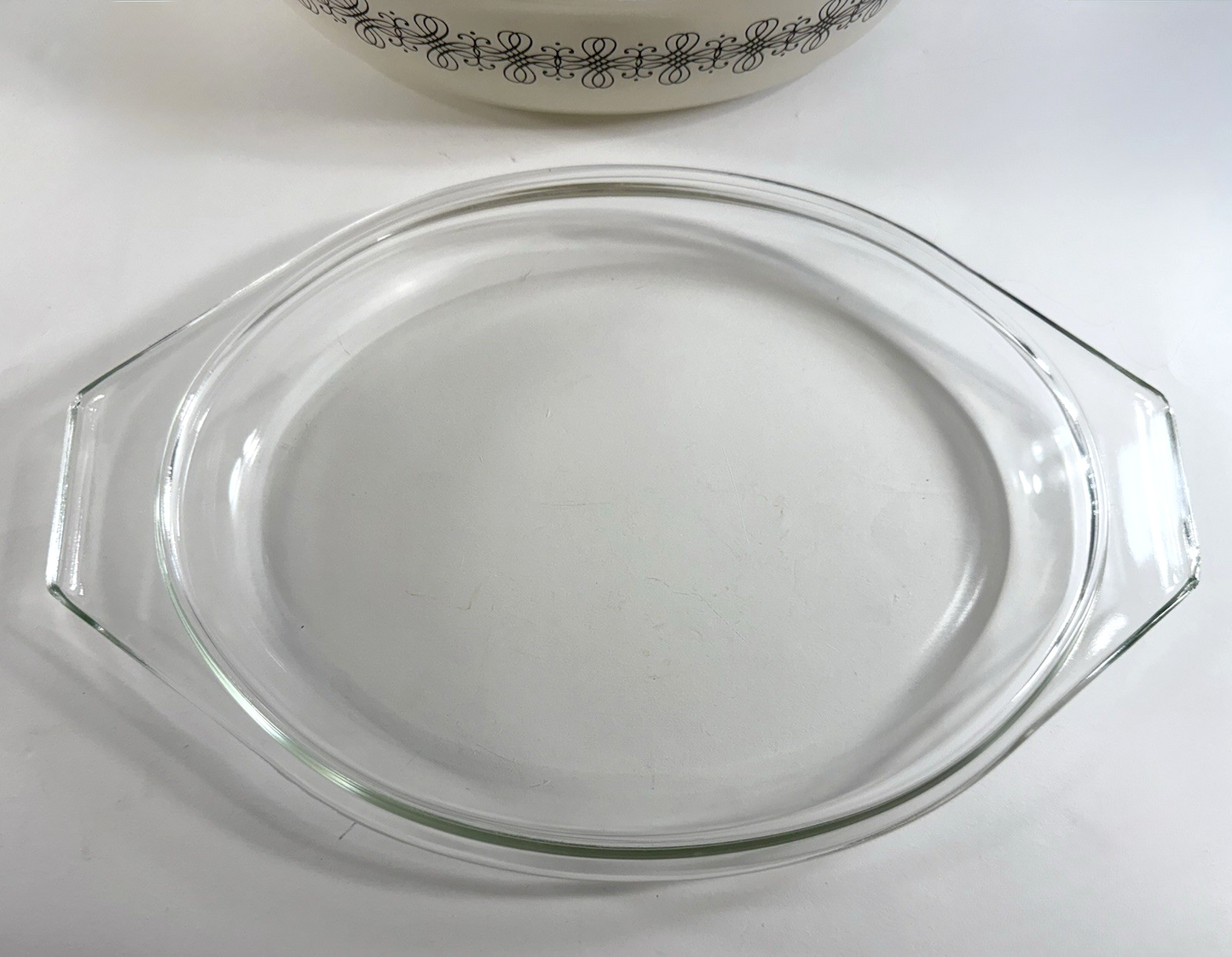 Vintage 1965 Pyrex Empire Scroll 045 Casserole Dish with Lid (2-1/2 Qt)