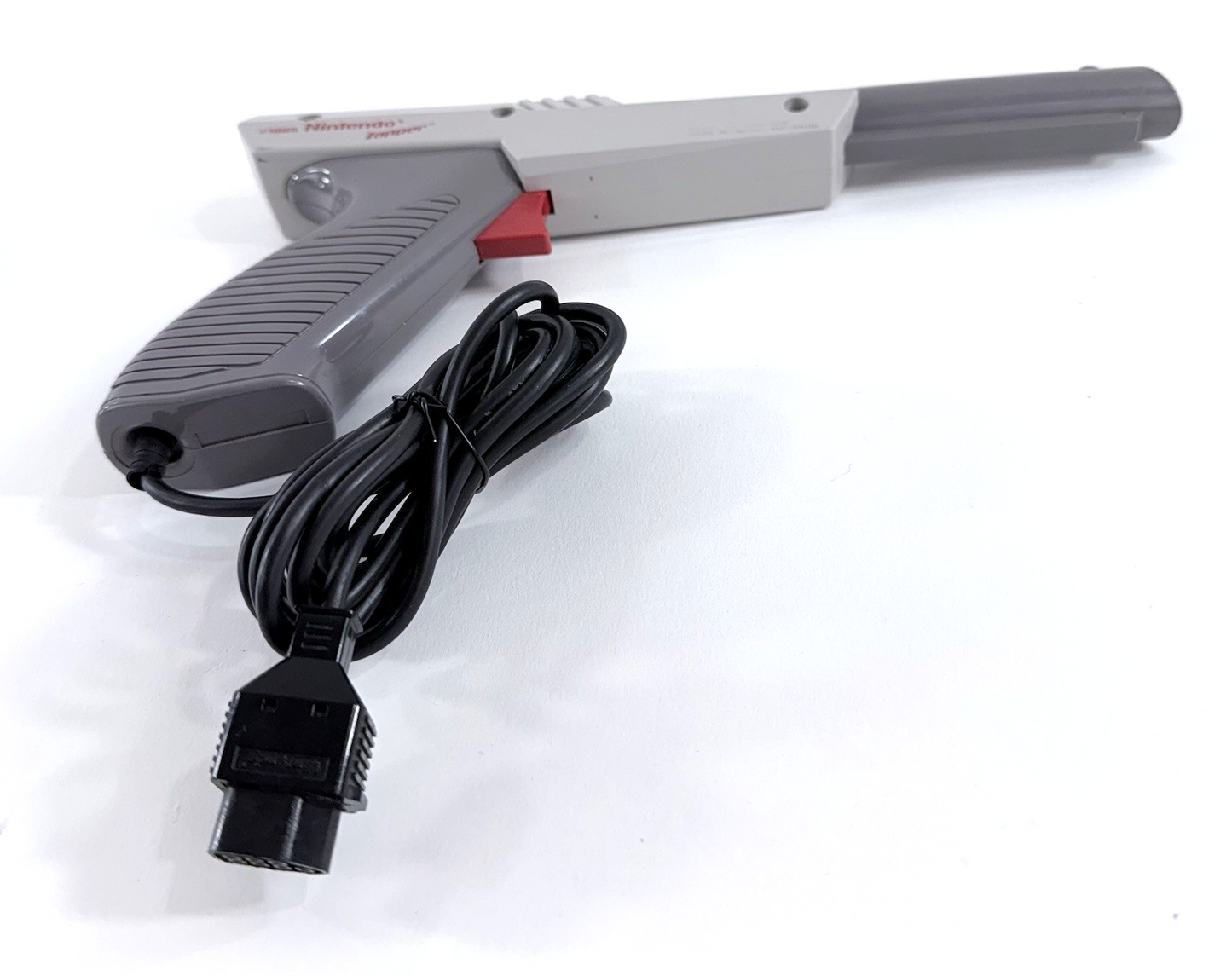 Nintendo NES Console + Controller, Zapper, AV cable, Power Supply - Tested