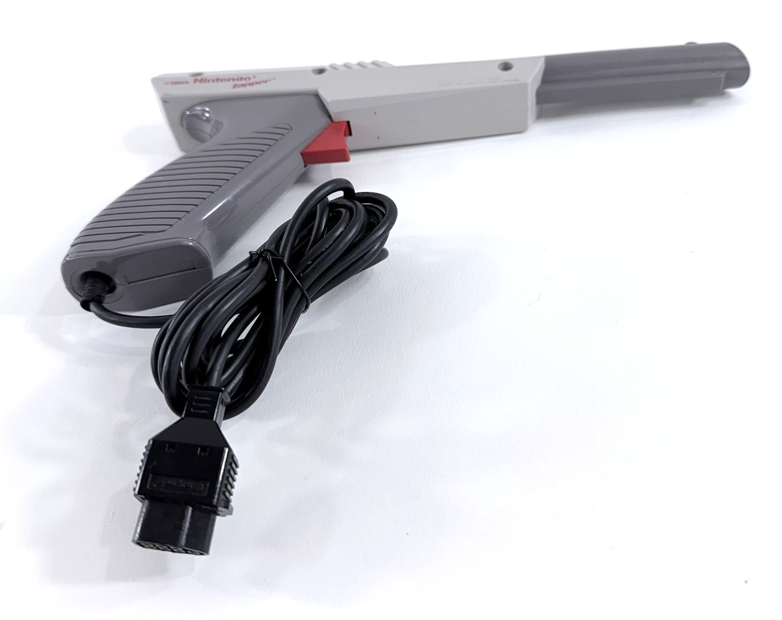 Nintendo NES Console + Controller, Zapper, AV cable, Power Supply - Tested
