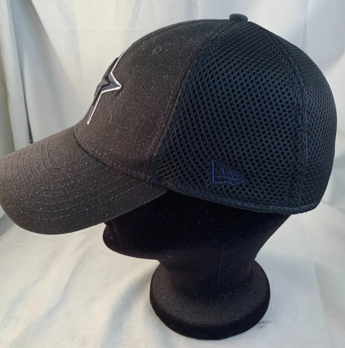 NFL Dallas Cowboys Medium-Large FlexFit New Era Embroidered Fitted Cap