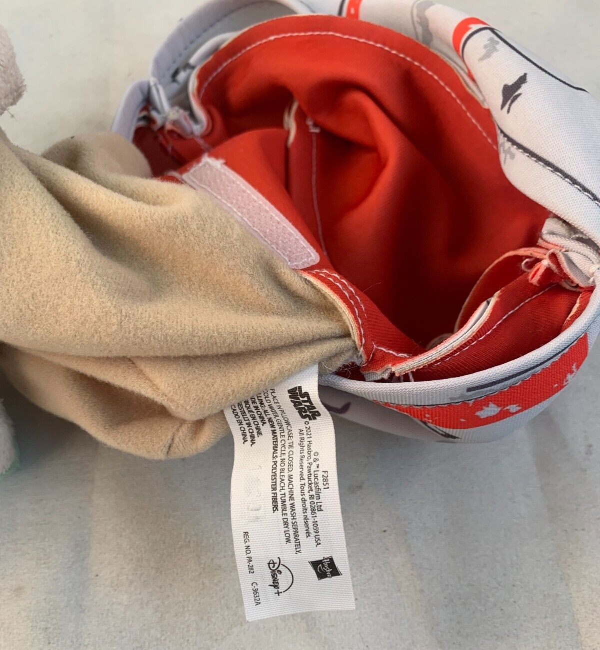 Star Wars Mandalorian The Child 2021 Bounty Collection Hideaway Puppet Plush Toy