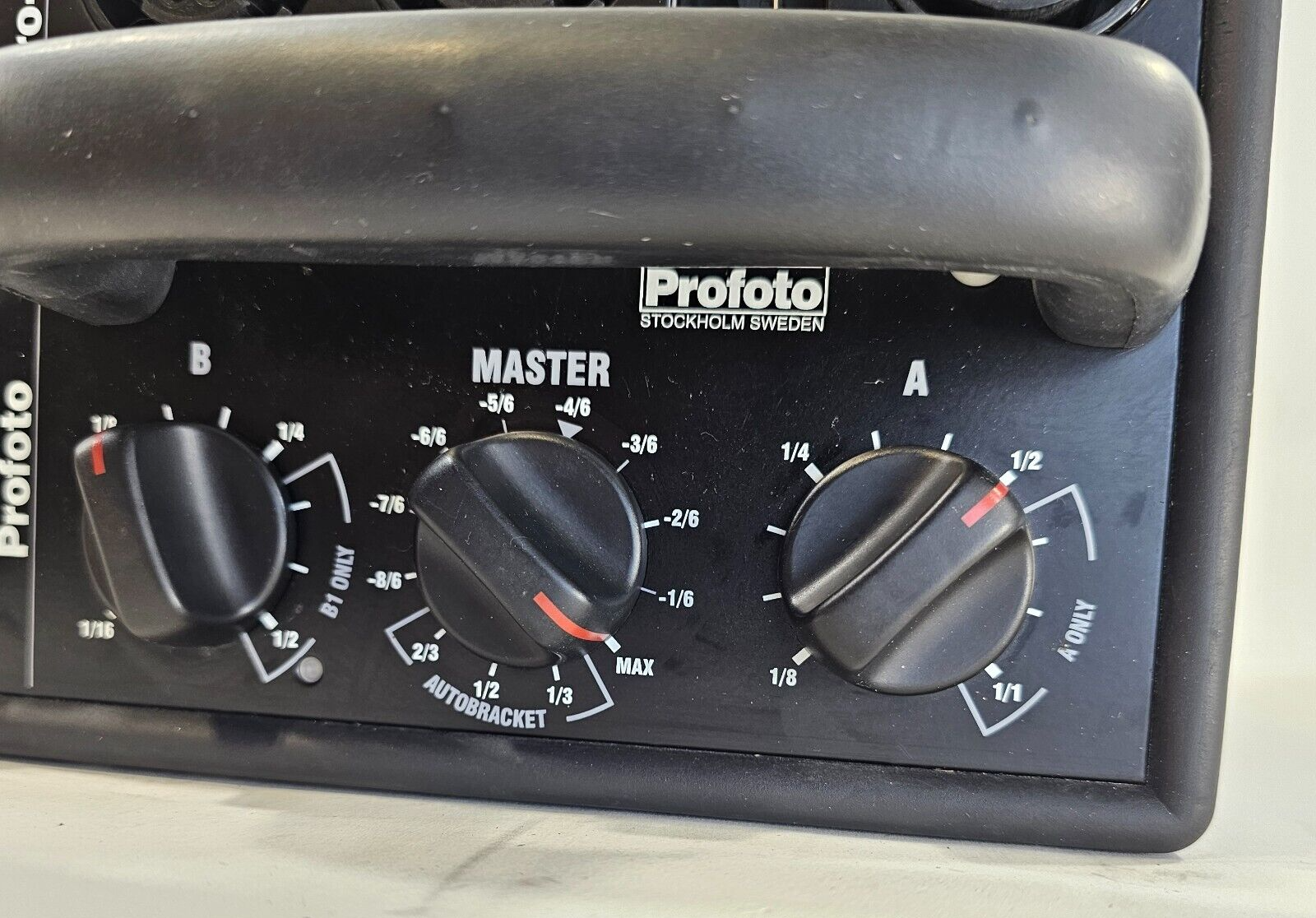 Profoto Pro-7a 2400 ~ 2400 Watt Power Pack Generator Powers On SEE NOTES PARTS