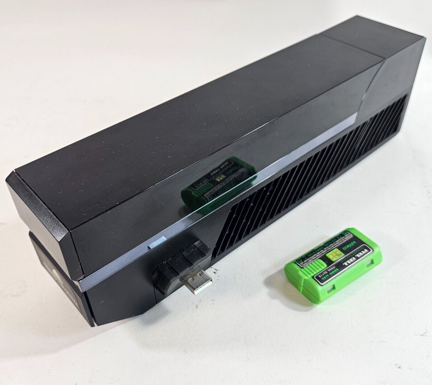 Nyko Xbox 360 Charging Base / Docking Station model 86118-P37 - Tested