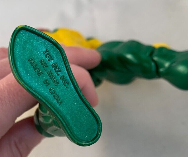 Toy Biz 1997 Marvel Universe 10" Vision Deluxe Action Figure - Loose